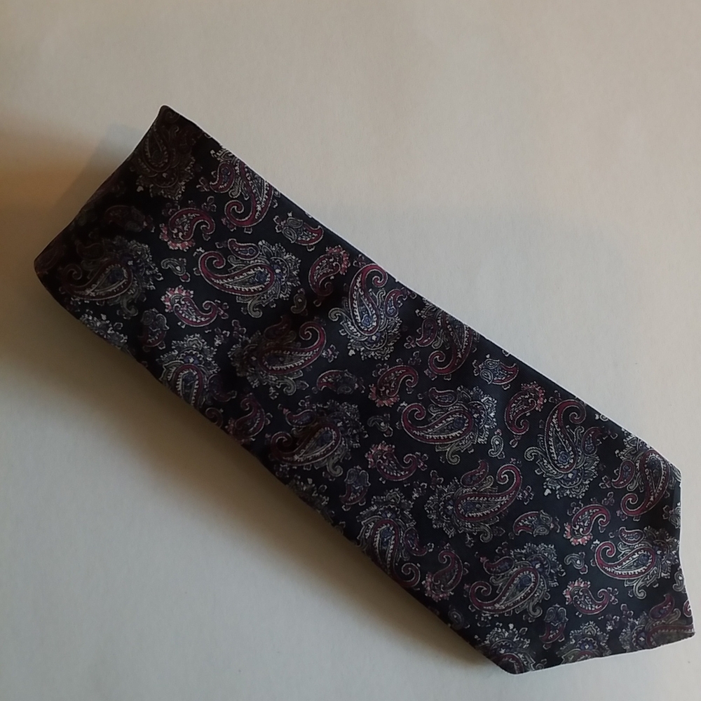 3/$45 Tie MANHATTAN MADE in USA HIGH FASHION Paisley On Black
